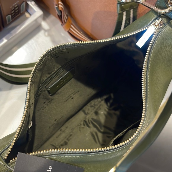 Kate Spade Rosie Crossbody
K5807 Pebbled Leather
Enchanted
NWT - Picture 2 of 16